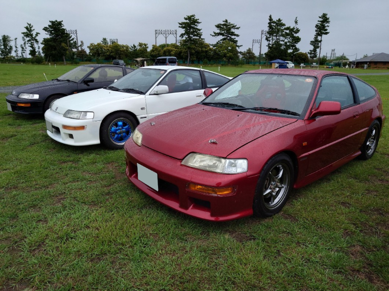 仲間と！