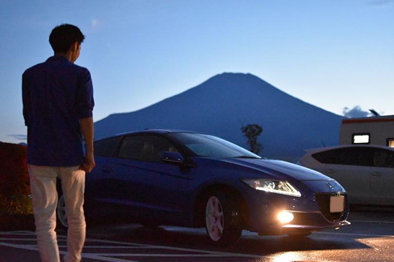 オーナーと愛車と富士山