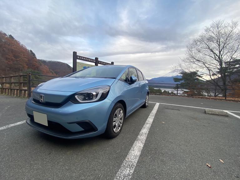 4代目フィットと富士山と紅葉