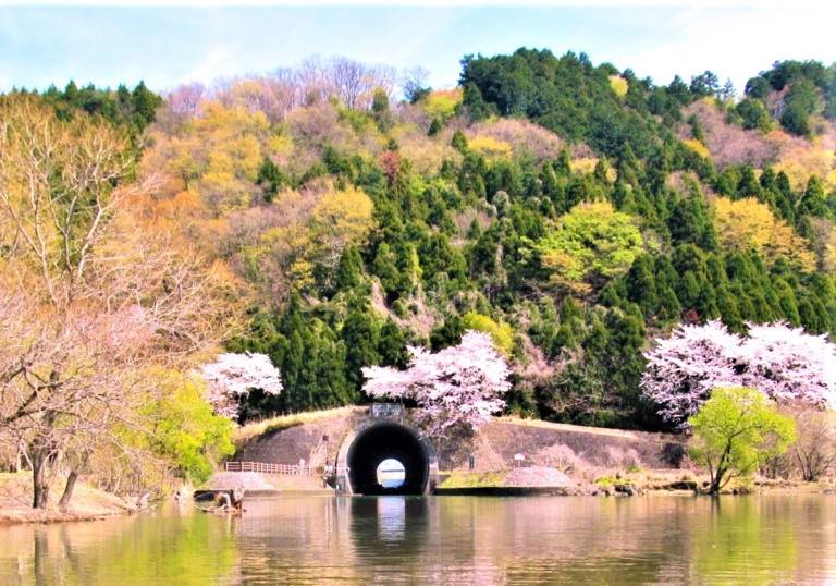 熊出没注意の山でカヤック？
