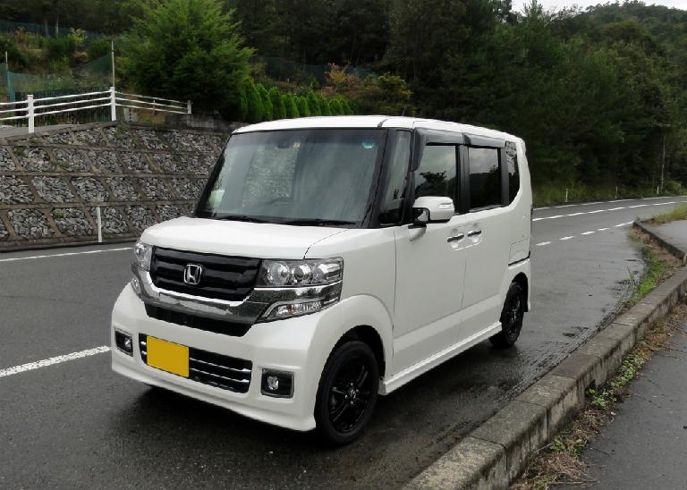 駅で納車されたN-BOX Custom