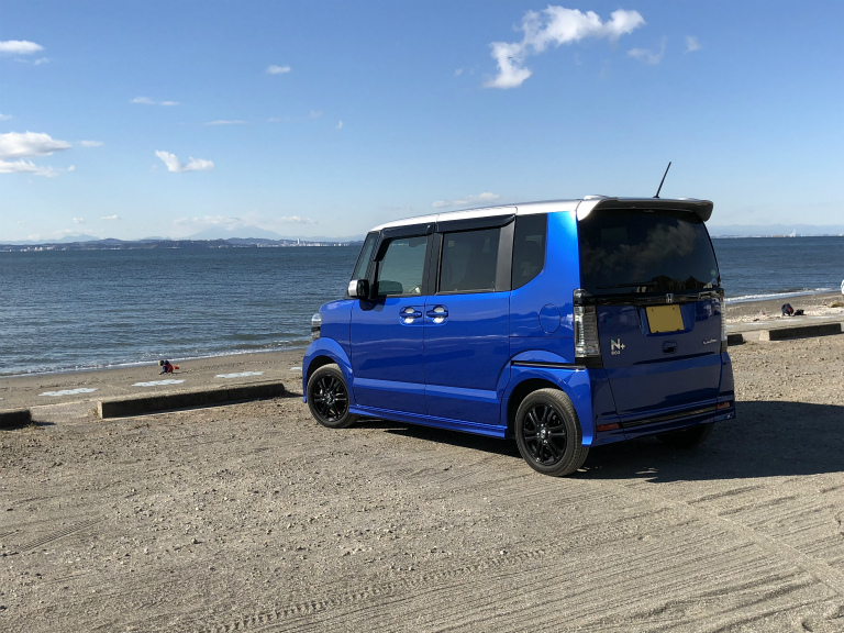 N-BOX＋と東京湾から富士山