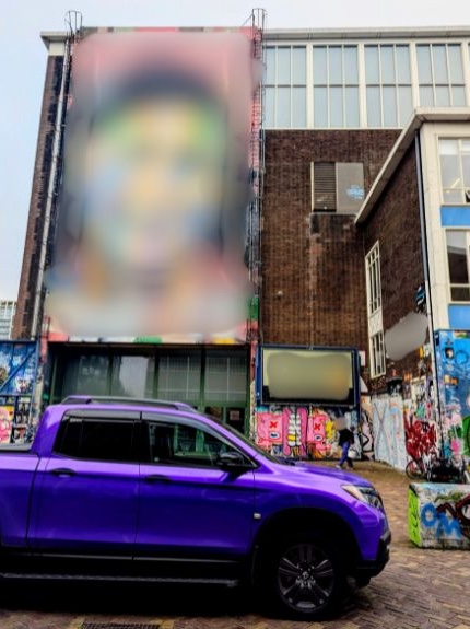 世界を共にする紫の相棒