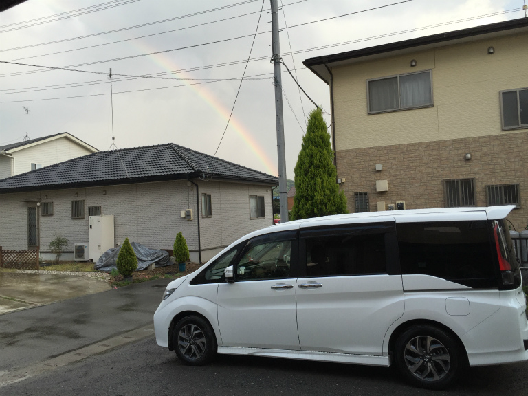 晴れた空と愛車