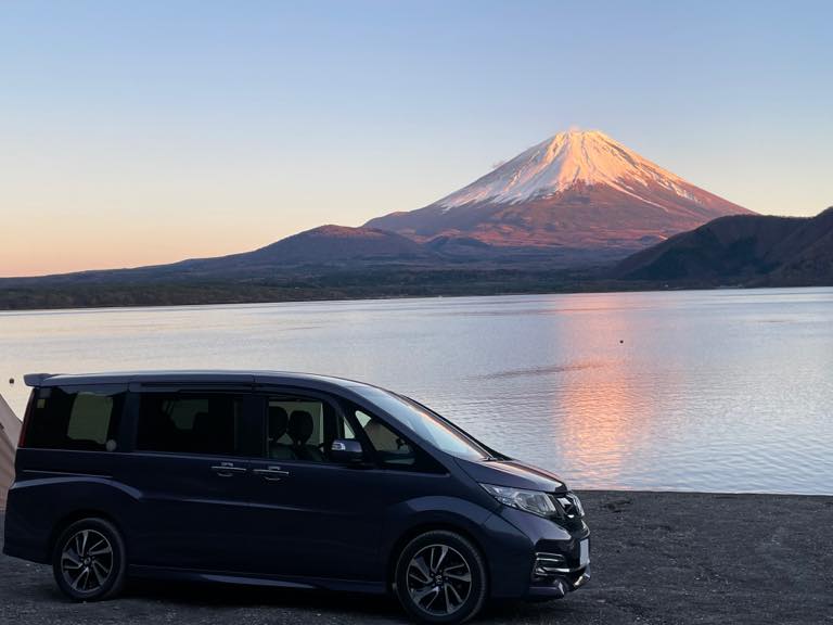 キャンプ、車中泊に、サッカー送迎に万能車