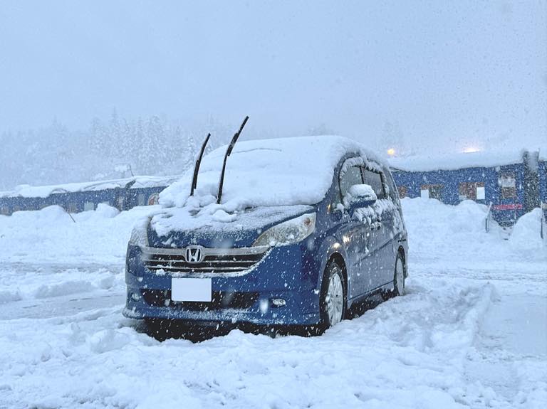 雪とステップワゴン