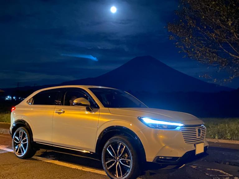 夜の富士山と中秋の名月と愛車ヴェゼル