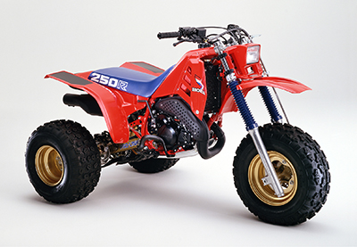 Honda オフロード専用三輪バギー ホンダ Atc70 110 0x のデザインを一新 さらに ホンダ Atc250r を追加し発売 Honda オフロード専用三輪バギー ホンダ Atc70 110 0x のデザインを一新 さらに ホンダ Atc250r を追加し発売