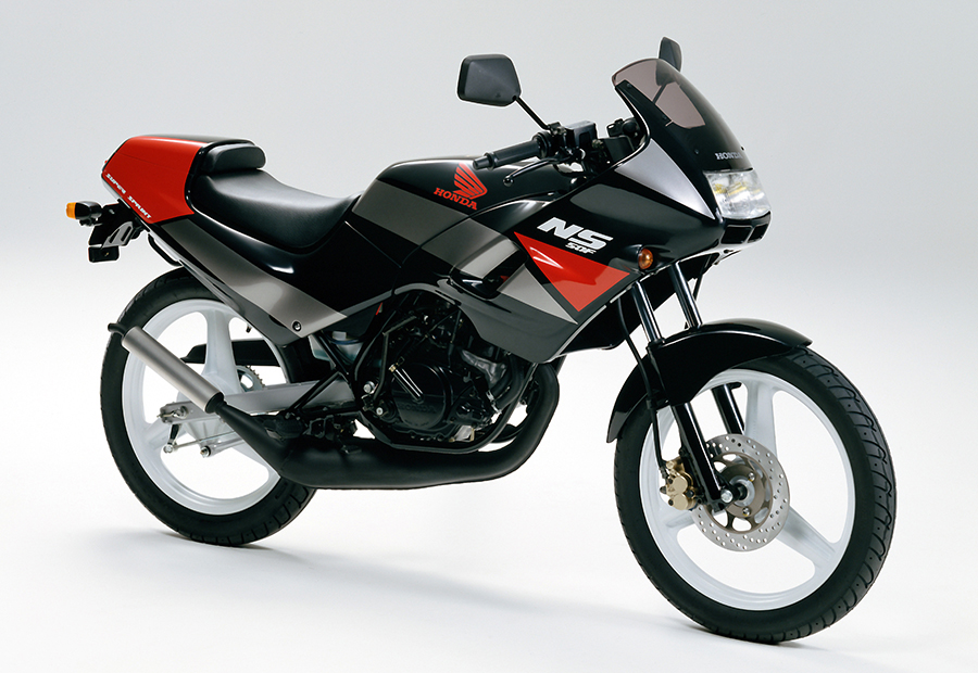 Honda デュアルヘッドライトを採用したロードスポーツバイク「ホンダNS50F」2タイプを発売