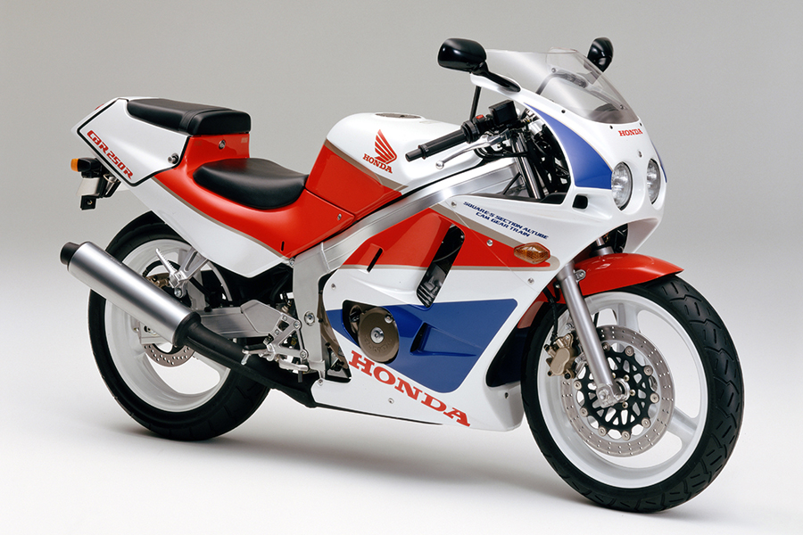 HONDA The Power of Dreams																																																																																																																																																																																																																									スポーティなフォルムと装備で好評のスーパースポーツバイク「ホンダCBR250R」のカラーリングを一新し発売