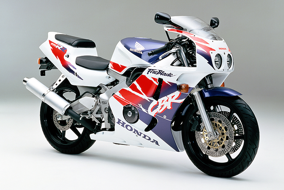HONDA The Power of Dreams																																																																																																																																																																																																																									直列4気筒エンジン搭載のスーパースポーツバイク 「ホンダ CBR400RR」の熟成を図るとともにカラーリングを変更し発売