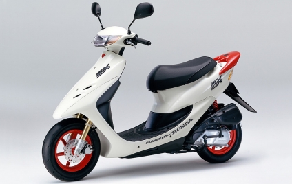 Honda | 創立50周年を記念しスペシャルカラーを施した50th 