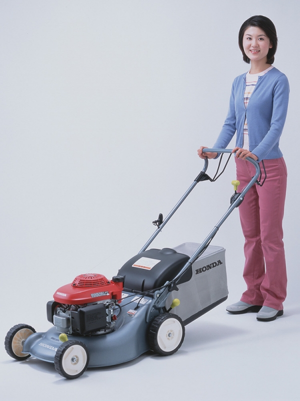 Honda 歩行式芝刈機 Hrg415 Hrg465 をフランスより輸入して販売