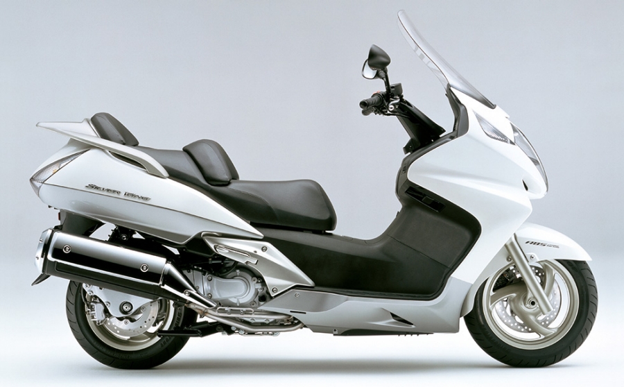 Honda 大型スクーター シルバーウイング ６００ ４００ に ａｂｓ仕様を追加して発売