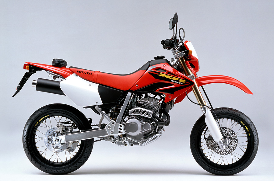 Honda 軽二輪スポーツバイク Xr250 Motard モタード に新色を追加し発売