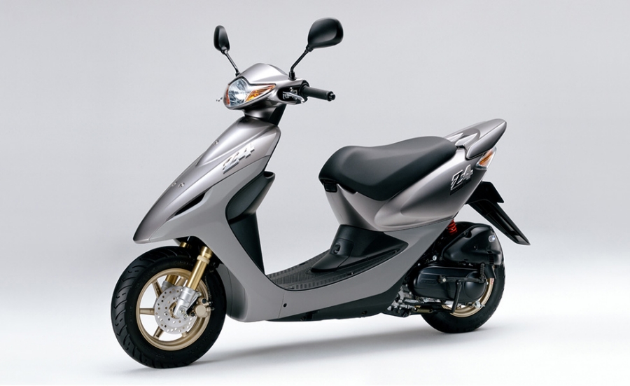 Honda | PGM-FI搭載の50ccスクーター 「スマート・Dio Z4(ズィーフォー