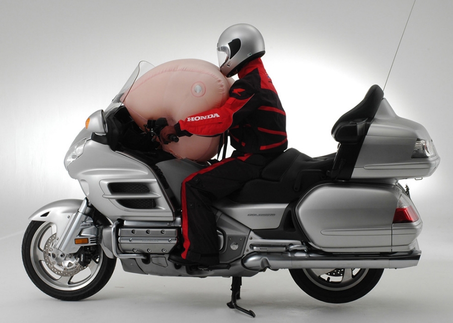 Honda 二輪車用エアバッグ（展開状態）