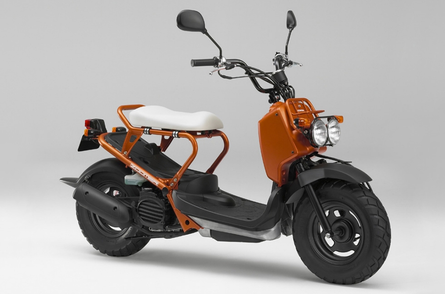Honda ５０ｃｃネイキッドスクーター ｚｏｏｍｅｒ ズーマー のカラーリングを変更し デラックスタイプを追加して発売