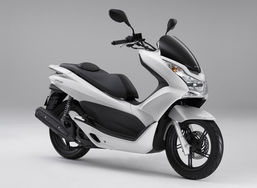 Honda | 優れた環境性能と質感の高さが特長の原付二種スクーター「PCX」を新発売