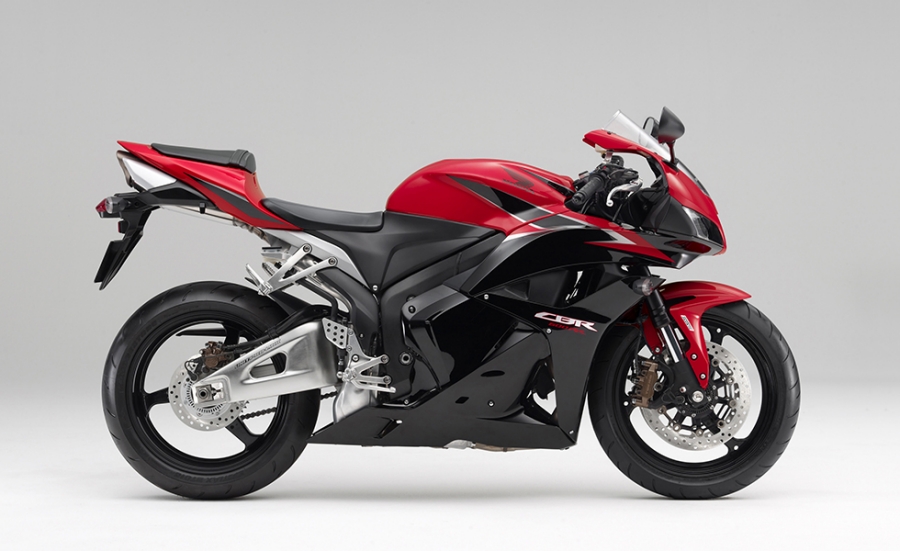 Honda | スーパースポーツモデル「CBR600RR」のカラーリングを変更し発売