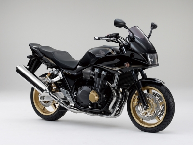 Honda 大型ロードスポーツモデル Cb1300 シリーズのカラーリングを変更し発売