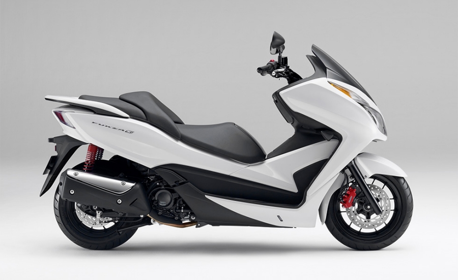 Honda 新型の軽二輪スクーター フォルツァ Si を発売