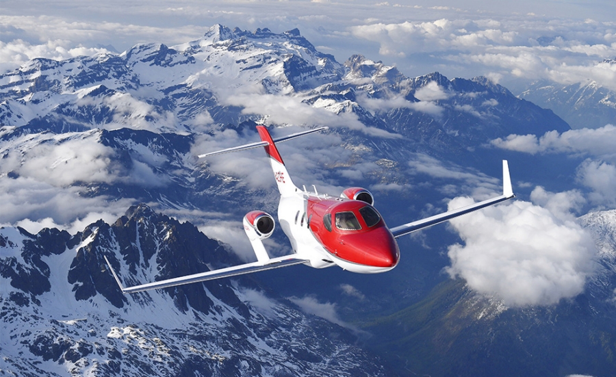 アルプス山脈上空を飛行中のHondaJet
