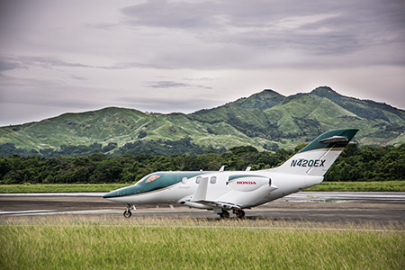 中南米のデモツアーでパナマに到着したHondaJet 中南米のデモツアーでパナマに到着したHondaJet