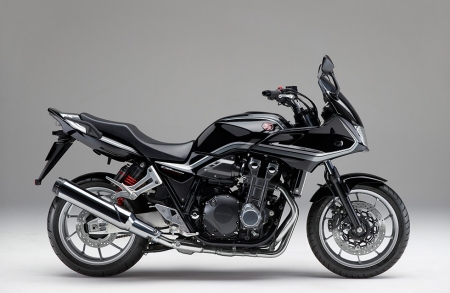 Honda Cb1300 Super Four と Cb1300 Super Bol D Or のカラーバリエーションを変更するとともに よりスポーティーで上質な走りを追求した Cb1300 Super Four Sp と Cb1300 Super Bol D Or Sp をタイプ追加し発売