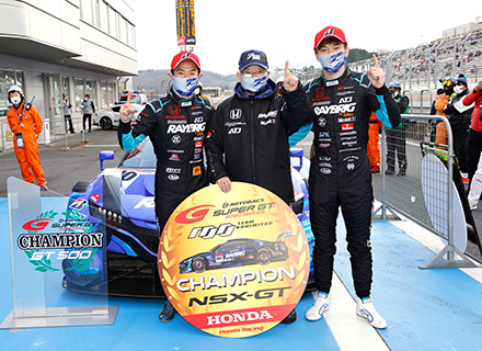 Honda Super Gt Gt500クラスでraybrig Nsx Gt 山本尚貴 牧野任祐組がシリーズチャンピオンを獲得