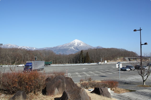 お天気の良い日は、雄大な山々を望むことができます。