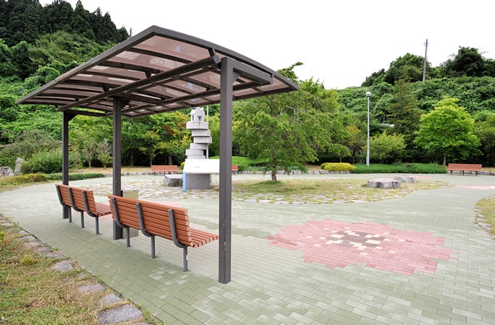 屋根の下でくつろげますよ。