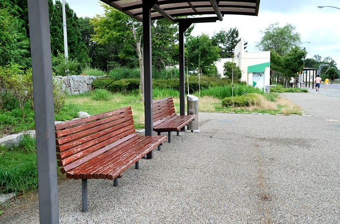 屋根付きなので、雨でも安心ですね。