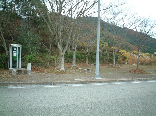 山々に囲まれた、静かなパーキングエリアです。
