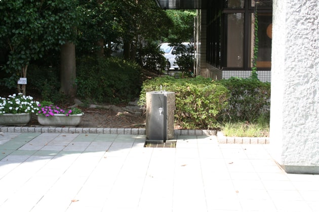 水飲み場があります。わんこの食器を持参して水分補給をしましょう。