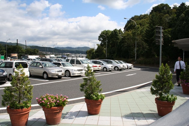 お天気の良い日は、山々を望むことができます。