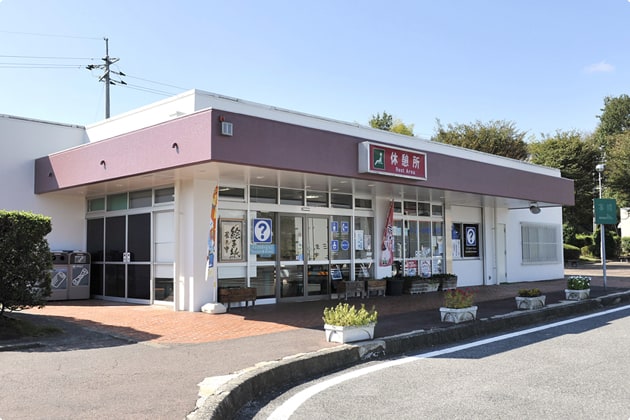 わんこは入れませんが、休憩所が設けられています。