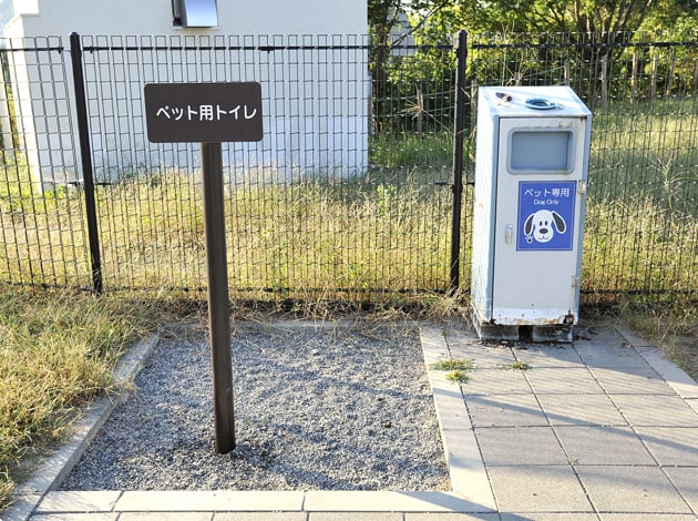 ペット専用トイレとペット専用ゴミ箱があります。