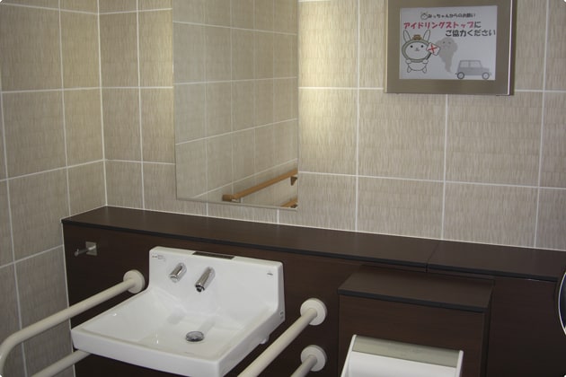 トイレでも交通情報を確認することができます。