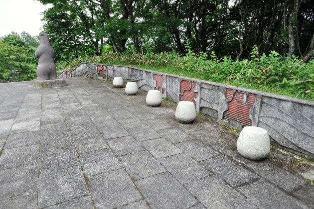 展望台の途中に、熊のオブジェがありますよ。