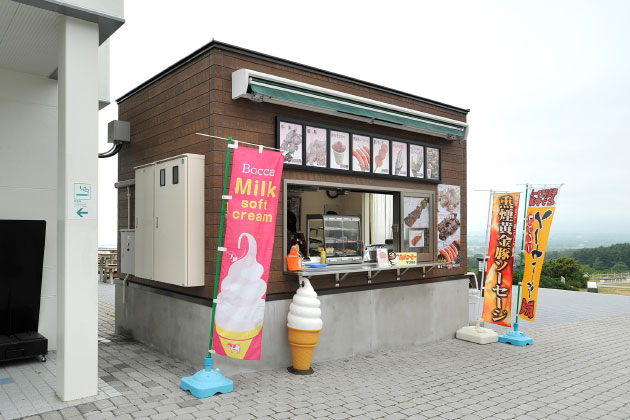 ほたてフライ、牛串、黄金豚のソーセージ…どれを見ても美味しそう。