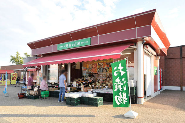 「野菜市場」です。新鮮野菜がいっぱい！