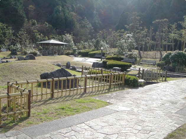 レストラン横に広がる日本庭園。