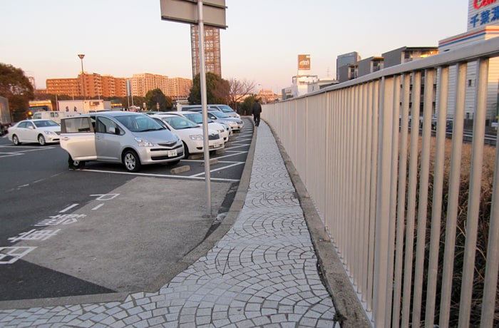 通路が狭いので、移動の際は気をつけて！