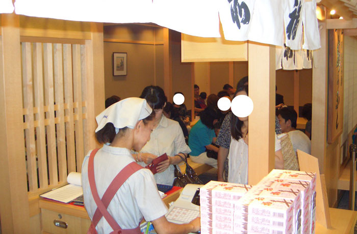 「赤福」は店内でも食べることができます！