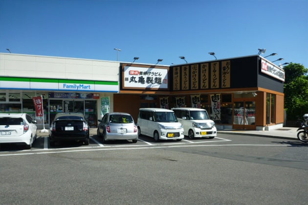丸亀製麺。大きなお品書きが特徴的ですね。