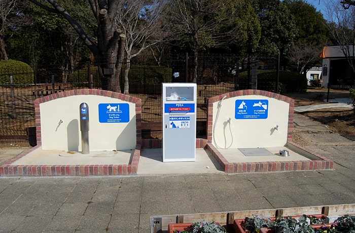高速道路初の水洗式ドッグトイレや、足洗い場なども設置されています！