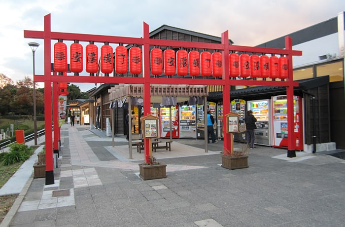 「安濃横丁」入口です。