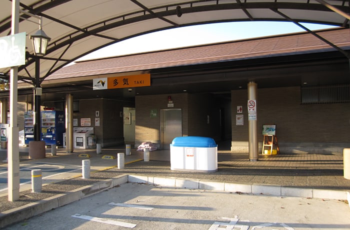 バイクの駐車場が建物の目の前ですので注意しましょう。