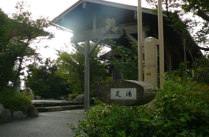 足湯はこちら。